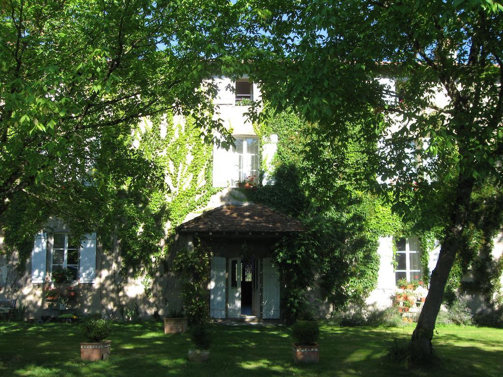 לינה וארוחת בוקר Berneuil  Le Domaine De Panissac מראה חיצוני תמונה